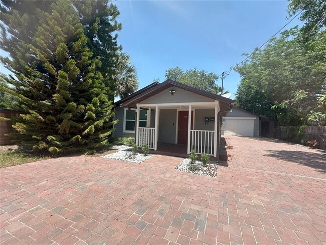 property at 2909 E Jefferson St