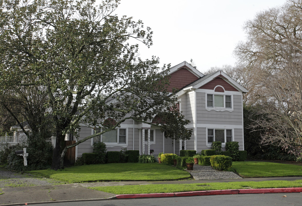 4 6th St in Petaluma, CA - Building Photo