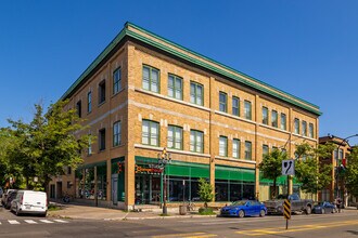 233-237 Laurier Av O in Montréal, QC - Building Photo - Building Photo