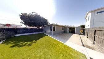 5126 Tipton St in San Diego, CA - Building Photo