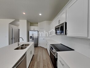 1232 W Mahogany St in Saratoga Springs, UT - Foto de edificio - Building Photo