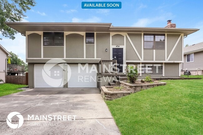 property at 404 SW Redwood Dr