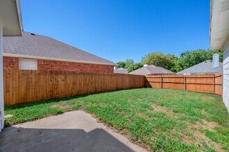 6917 Club Creek Dr in Fort Worth, TX - Building Photo - Building Photo