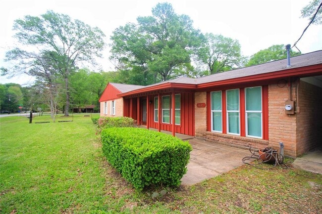 9137 White Oak Dr in Conroe, TX - Building Photo - Building Photo