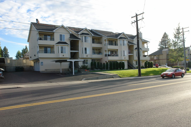 8618 N Mayfair St in Spokane, WA - Foto de edificio - Building Photo