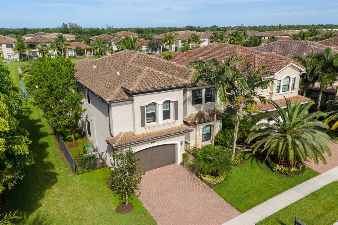 16794 Bridge Crossing Cir in Delray Beach, FL - Foto de edificio