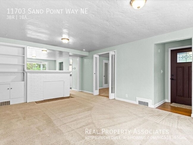 11703 Sand Point Way NE in Seattle, WA - Building Photo - Building Photo