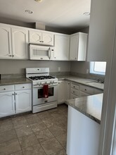 6247 Oak Crest Way, Unit HLP#1 in Los Angeles, CA - Building Photo - Building Photo