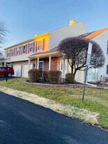 2630 College Hill Cir in Schaumburg, IL - Building Photo