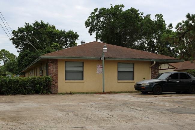 4317 Vermont Ave in Lake Worth, FL - Foto de edificio - Building Photo