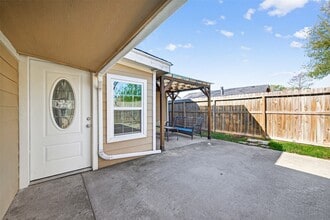 7454 Navidad Rd in Houston, TX - Foto de edificio - Building Photo