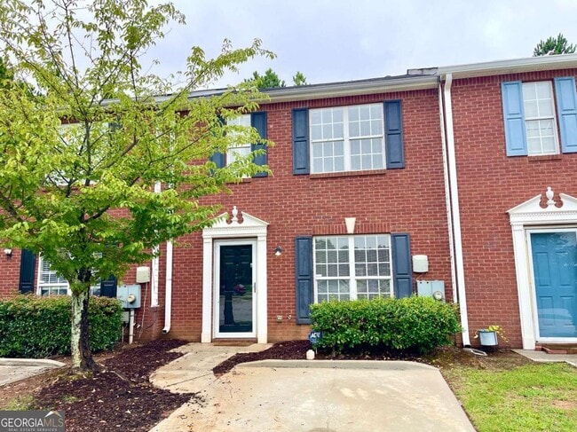 property at 5745 Strathmoor Manor Cir