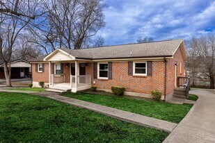 455 Circle Dr in Clarksville, TN - Building Photo