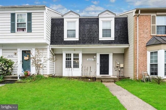 property at 3521 Easton Dr
