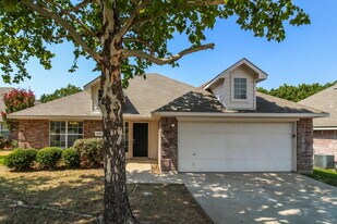 3201 Anysa Ln in Denton, TX - Building Photo