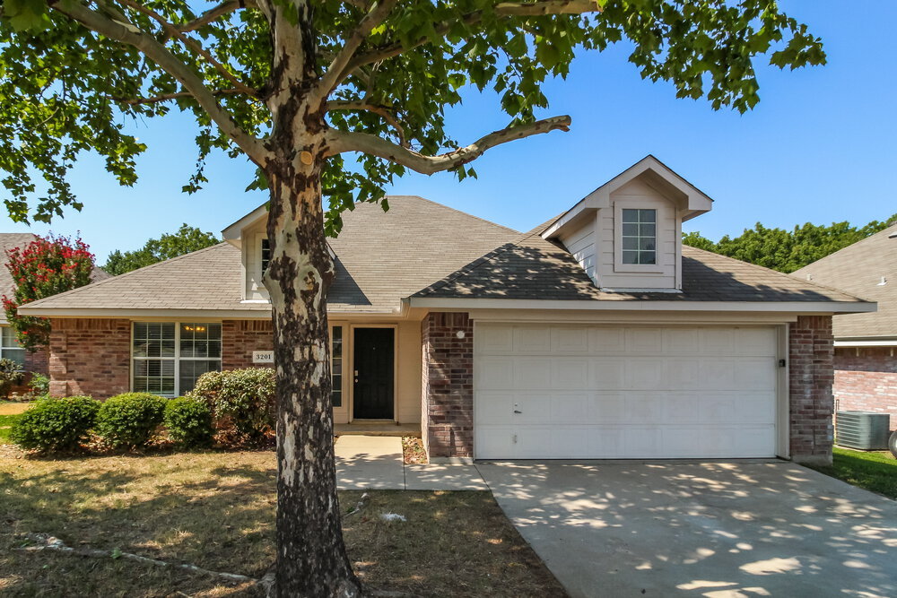 3201 Anysa Ln in Denton, TX - Building Photo