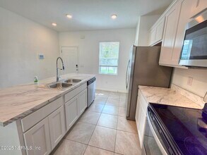 8377 Retrograde Rd in Jacksonville, FL - Building Photo - Building Photo