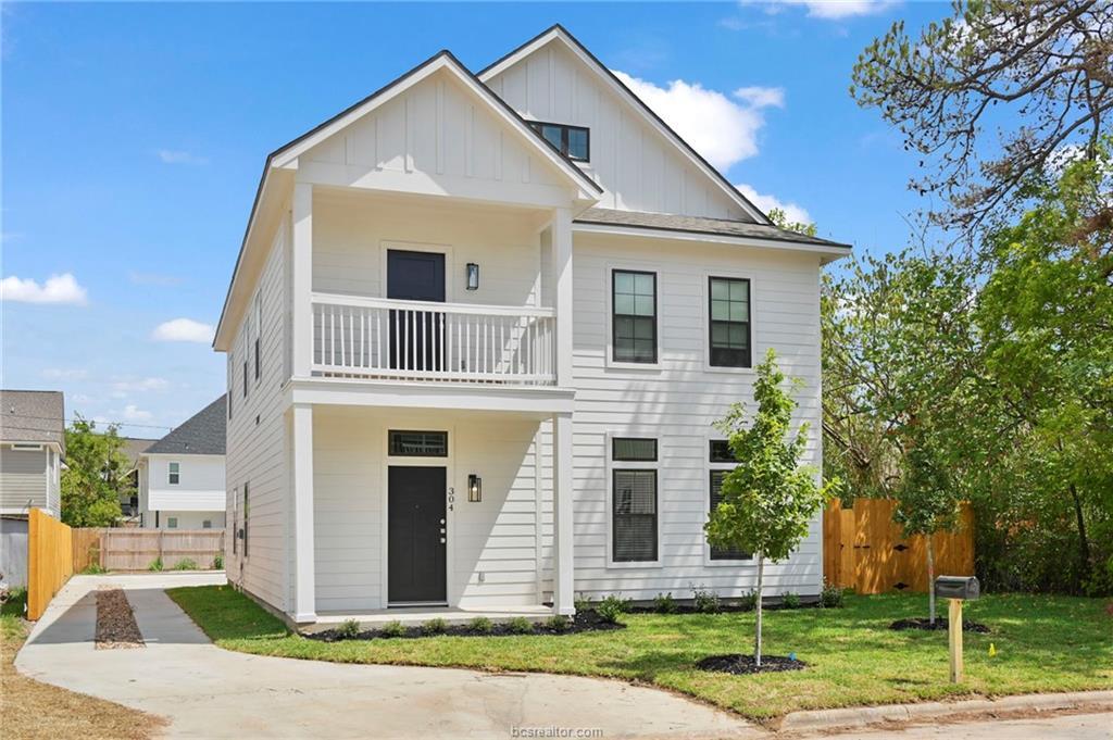 304 Poplar St in College Station, TX - Building Photo