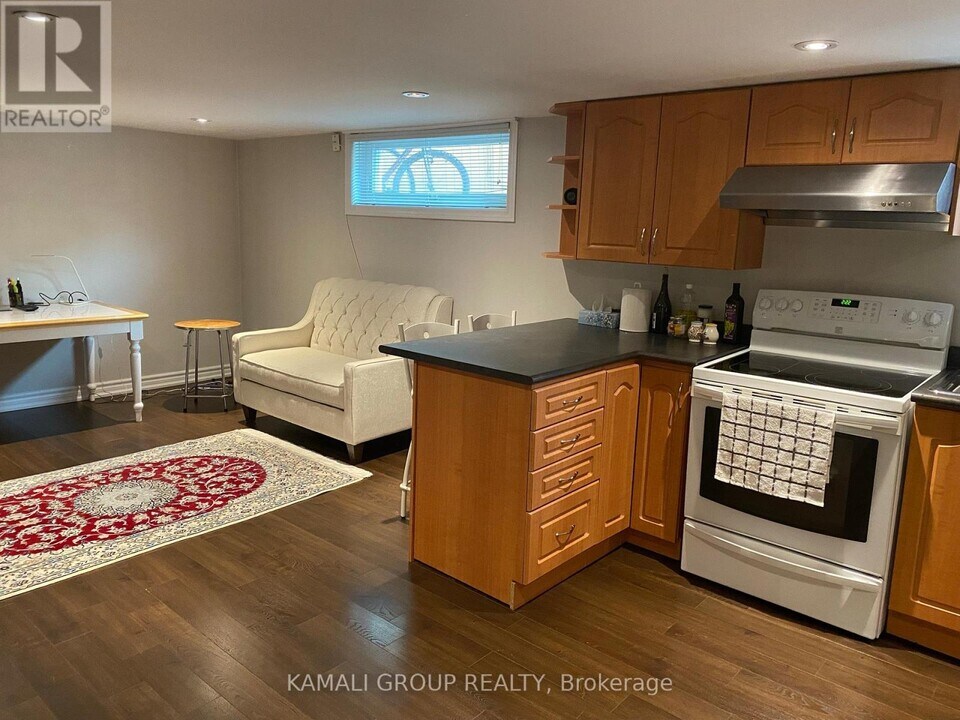 286 Axminster Dr in Richmond Hill, ON - Building Photo