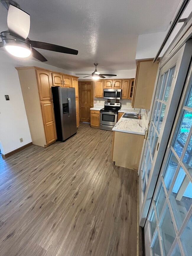 244 Natale Dr in Cortland, OH - Foto de edificio - Building Photo
