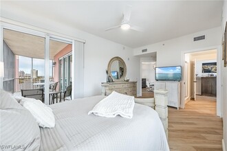 2745 First St in Ft. Myers, FL - Foto de edificio - Building Photo