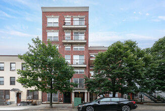 216 Calyer St in Brooklyn, NY - Building Photo - Building Photo