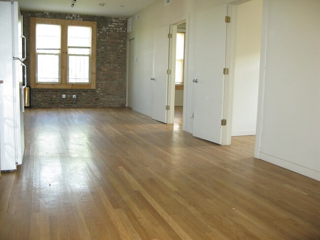 3213 S Lituanica Ave in Chicago, IL - Building Photo - Building Photo