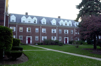 Century West Apartments in Englewood, NJ - Building Photo - Building Photo