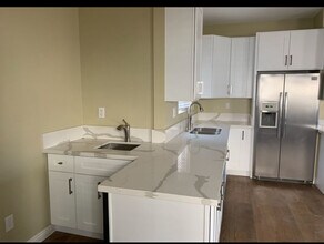 5117 W 21st St, Unit Daniel Yohannes in Los Angeles, CA - Building Photo - Building Photo