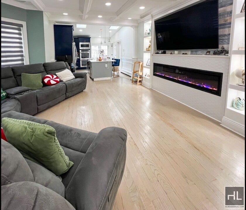 3rd avenue in East Rockaway, NY - Building Photo