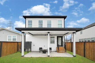 3513 Omega St in Houston, TX - Building Photo - Building Photo