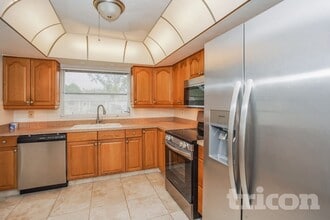 6338 21st St N in St. Petersburg, FL - Foto de edificio - Building Photo