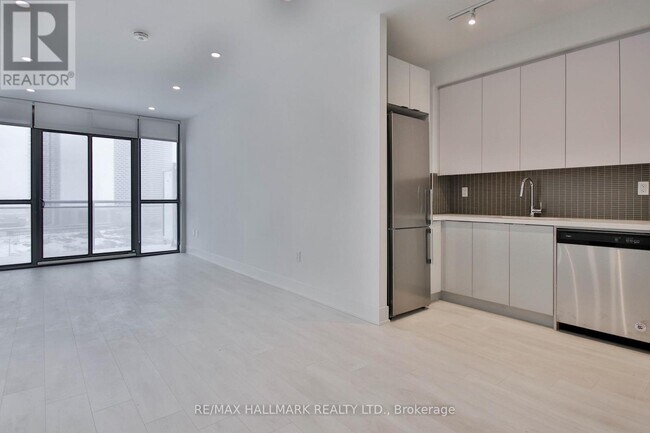 2916 Hwy 7 in Vaughan, ON - Building Photo - Building Photo