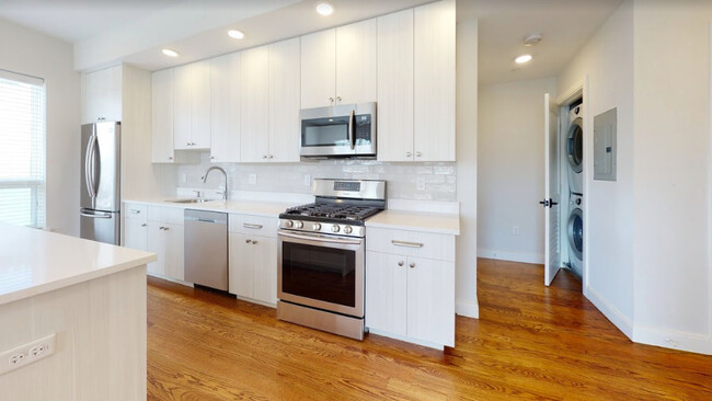 1 Everett Square, Unit 900