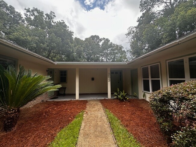 property at 263 N Villas Ct