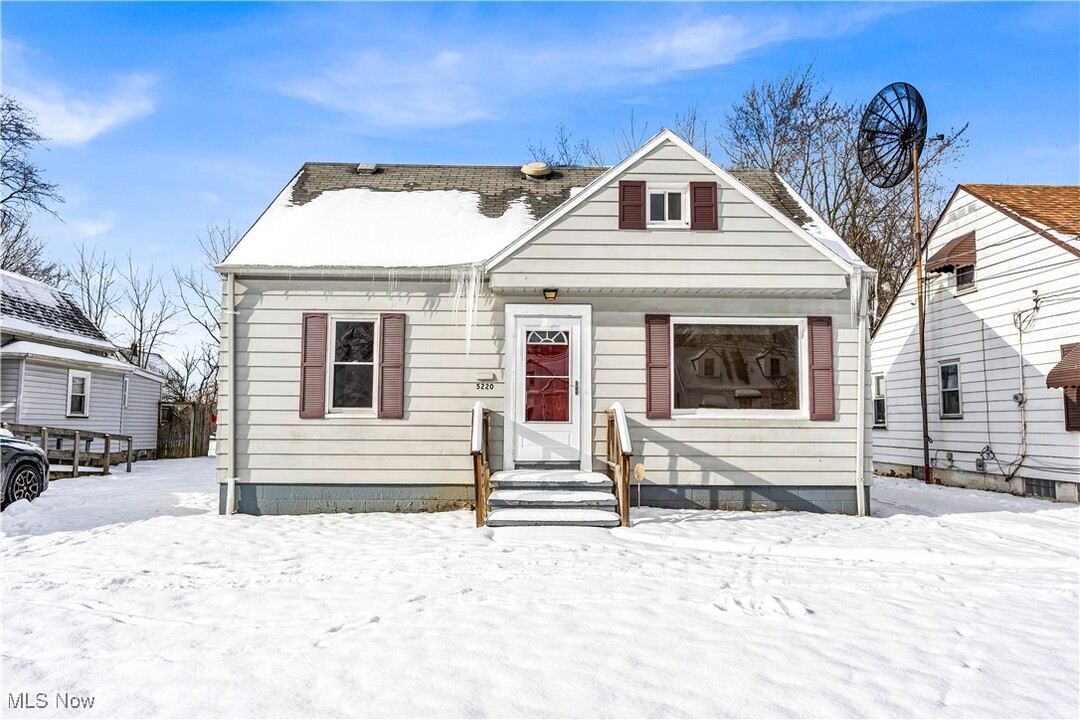 5220 Henry St in Maple Heights, OH - Building Photo