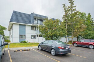 Pipers Glen in Calgary, AB - Building Photo
