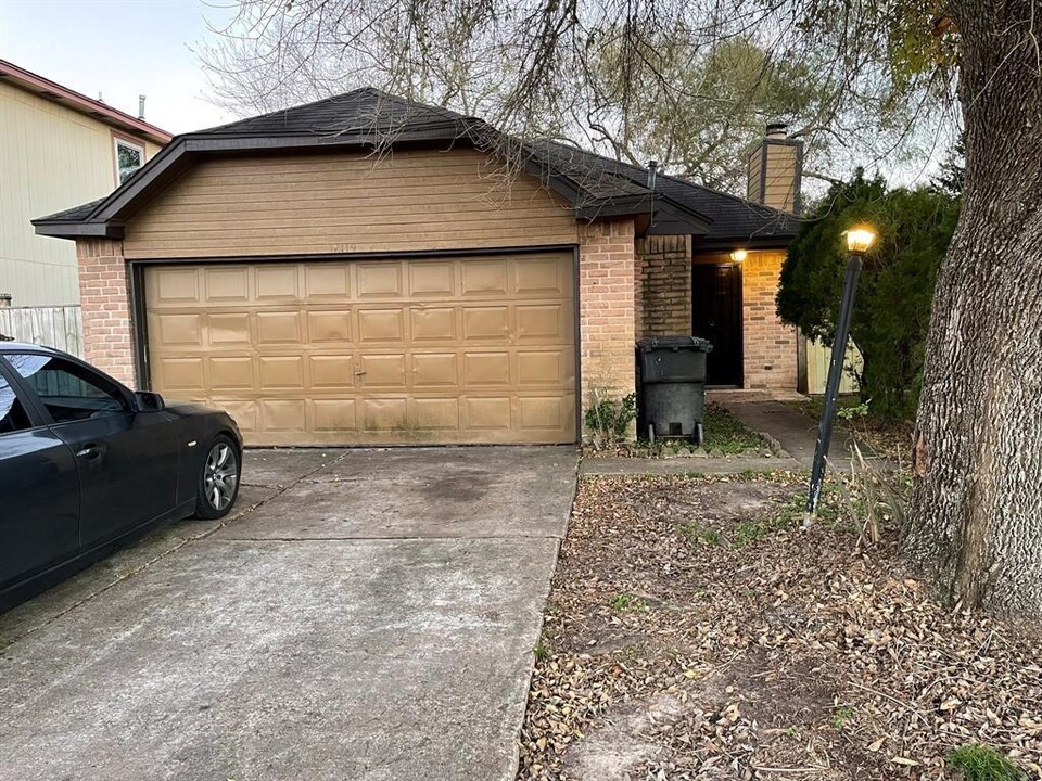 16119 Samoa Way in Houston, TX - Building Photo