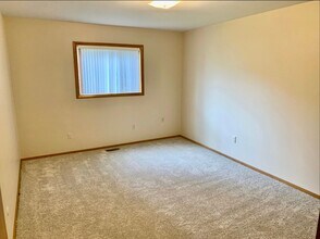 1960 Burton St SE in Grand Rapids, MI - Building Photo - Building Photo