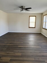 615 N Elm St in Hoisington, KS - Building Photo - Building Photo