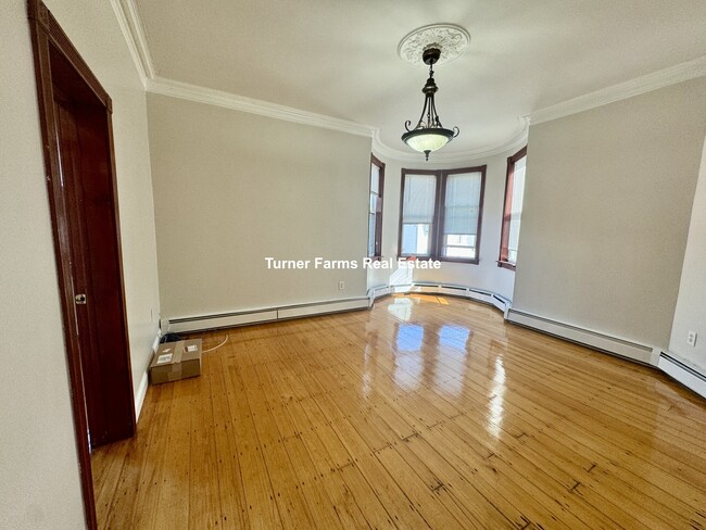 19 Monmouth St, Unit 2 in Boston, MA - Building Photo - Building Photo