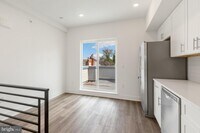 2418 W Jefferson St photo'