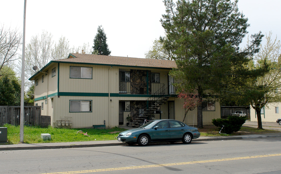 416 March Ave in Healdsburg, CA - Building Photo