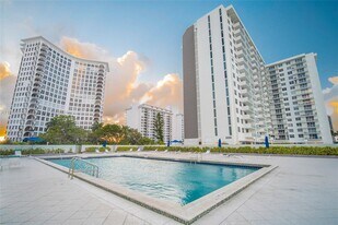 5601 Collins Ave, Unit 1206 in Miami Beach, FL - Building Photo