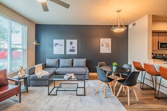 2044 S Willow Creek Apartment in Tempe, AZ - Building Photo - Building Photo