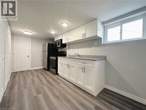 39 Maywood Rd in Kitchener, ON - Building Photo - Building Photo