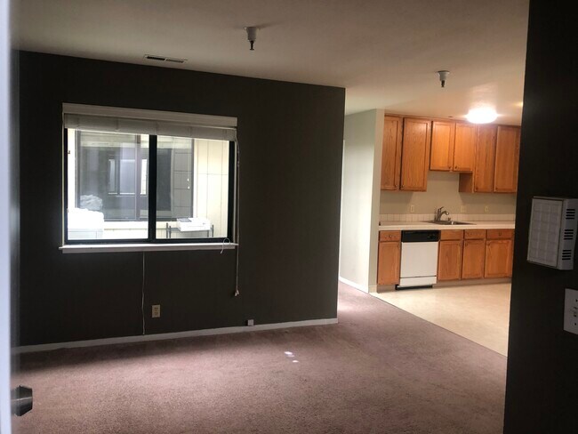 445 Broadway, Unit A in Millbrae, CA - Building Photo - Building Photo