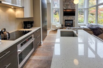16 Carrick Trail in Gravenhurst, ON - Building Photo - Building Photo