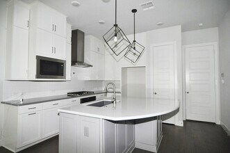 1035 Tea Olive Ln in Dallas, TX - Building Photo - Building Photo