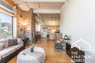 345 N Canal St, Unit 304 in Chicago, IL - Building Photo - Building Photo